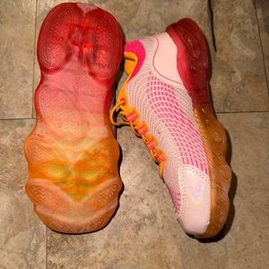 Avia kid light up sneakers size 2 pink and orange